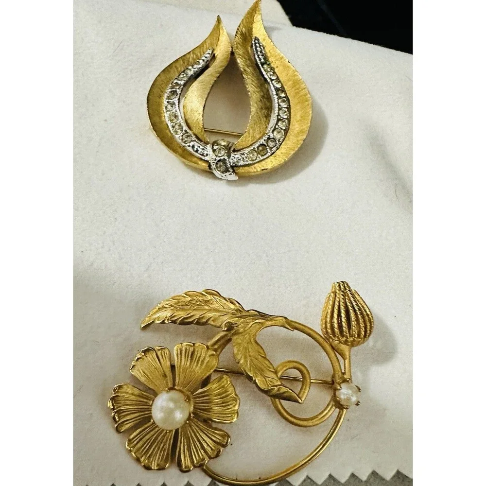 Vintage Gold Tone Brooch Lot of 4 Napier JJ Floral Leaf Rhinestone Faux Pearl